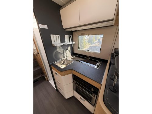 Adria Matrix Plus 670 SL Family Motorhome Automatic photo: 17