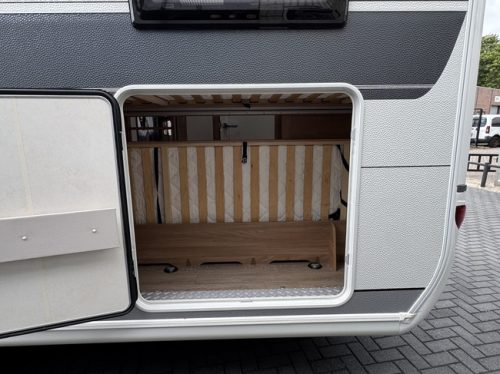 Hobby De Luxe 545 KMF with BUNK BED AND GARAGE **6 Berths/Truma Mover/1st owner/Truma/Alloy wheels/Very neat caravan** photo: 14