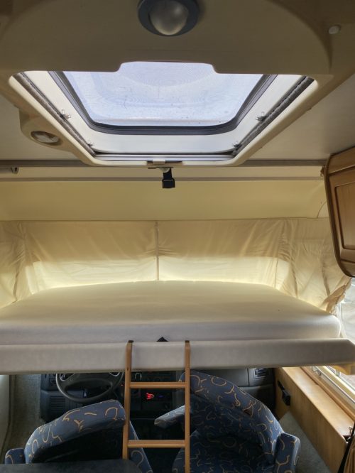 Hymer B 584 2.8 JTD 128 Pk Integral, Drop-down bed front, Long bench, 3 Swivel seats, End kitchen etc. Year 2002. B 584 Marum photo: 12