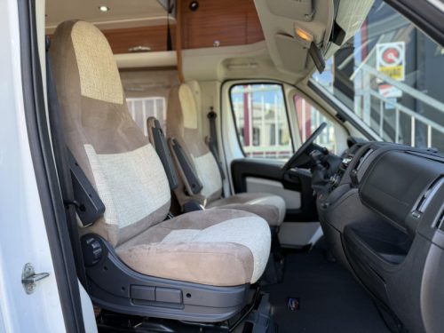 Adria Matrix 680 SP Spacious seating! photo: 10