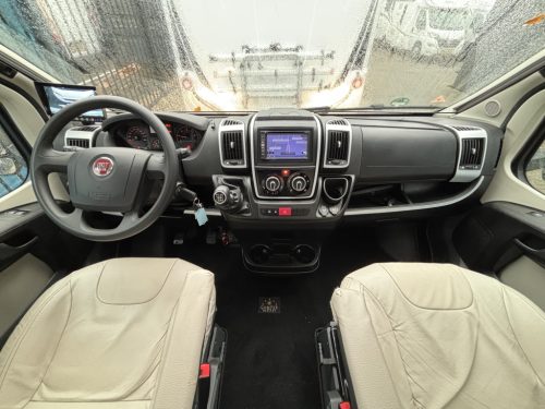 Pilote Sensation 700 P QUEENSBED 6.99M XXL GARAGE CONSTRUCT photo: 13