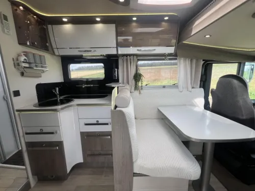 Bavaria Style 740 I A-class | Roof air conditioning photo: 11