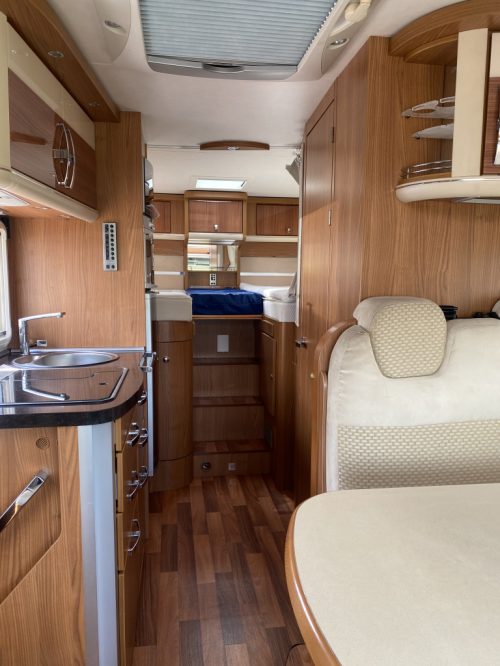 Hymer T 674 SL 2.3 MultiJet 160 HP, Semi-integrated, 2 Single beds, Engine air conditioning, Auto. dish etc. Year of manufacture 2011 Motorhome Centrum On the Road at the Noorderringweg 4 in Marum. photo: 8