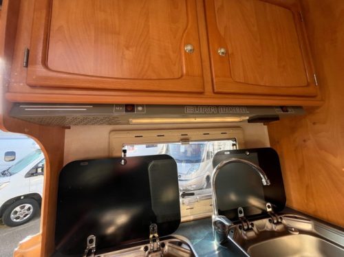 Eura Mobil Compact Off-grid Omvormer Zonnepaneel Maxi-Fan 4p. Foto: 19