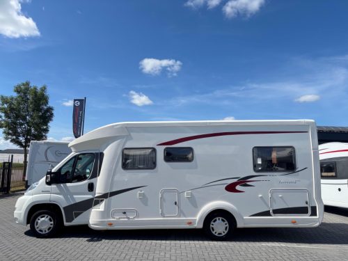 Eura Mobil Terrestra 720 Single beds/2015/Pop-top roof  photo: 23