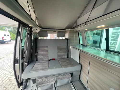 Volkswagen T5 California TDI Milestone Aufstelldach 2011 Foto: 14