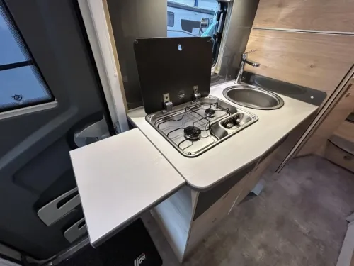 Dethleffs Globebus I 6 Compact Integrated Motorhome photo: 12