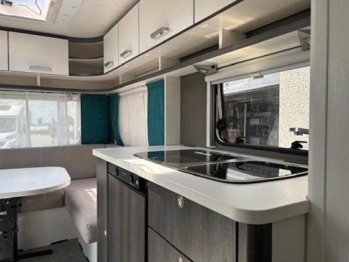 Dethleffs C'Go 475 FR Mover & awning photo: 5