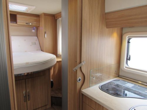 Hymer T598 Semi-integrated French bed Pop-top roof year of manufacture2018 photo: 12