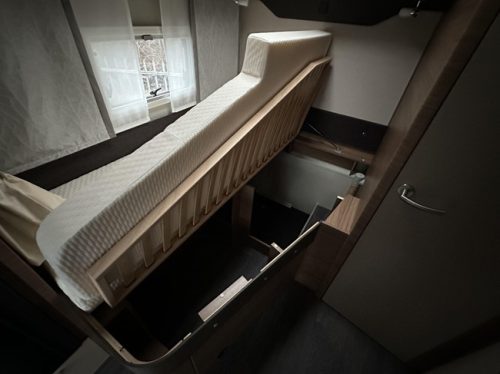 Knaus L!ve Wave 650 MF 180HP-AUTOMATIC-694CM photo: 12