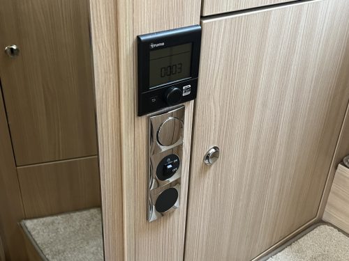 B&uuml;rstner Ixeo IT 726 G LITS JUMEAUX+LIT ESCAMOTABLE EURO6 CLIM DE TOIT  photo : 18