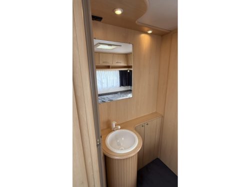 Chateau Calista 450 FHU franz&ouml;sisches Bett Rundsitzgruppe Toilette Foto: 4