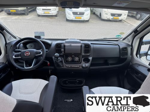 Weinsberg CaraCompact 600 MF Edition [pepper], French bed 140 hp Manual transmission photo: 8
