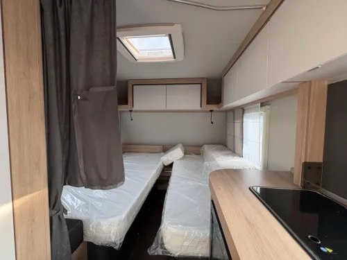 Knaus Sport Platinum 500 EU camas individuales / asientos redondos foto: 6