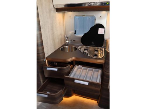 Laika ECOVIP H4109DS 180hp Automatic | Leveling System | Alde Heating | Cupboards instead of Drop-down bed | Lithium | Inverter | Single beds | Face photo: 12