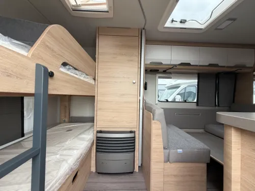 Knaus Sudwind Black Selection 540 FDK Etagenbett / Franz&ouml;sisches Bett Foto: 10