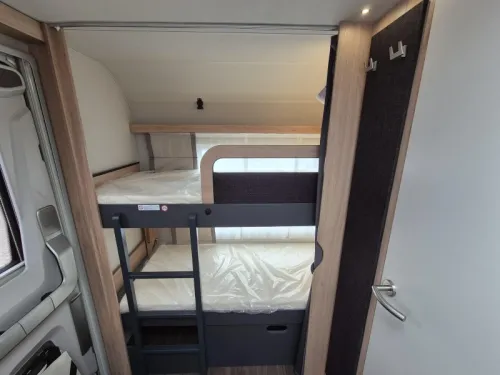 Knaus Sport Platinum 500 QDK Bunk bed and garage door photo: 16
