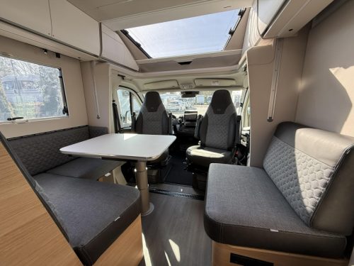 Adria Matrix Plus 670 SL Family Motorhome Automatic photo: 12
