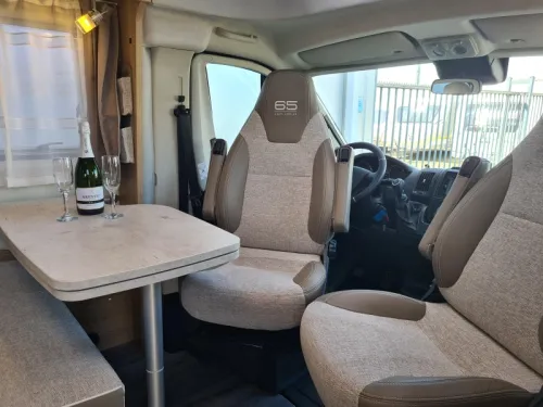 LMC Breezer V 643 G L&auml;ngsbetten/Sch&uuml;ssel Foto: 4