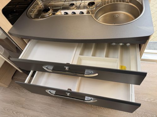 Hobby De Luxe Edition 495 UL 2 BERTHS MOVER AWNING TOP  photo: 10