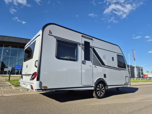 Knaus Sudwind Black Selection 450 FU photo: 1