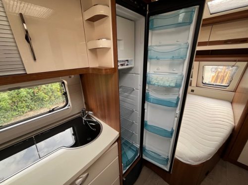 Hobby 495 Ufe Excelent Franz&ouml;sisches Bett, Rangierhilfe . Foto: 10