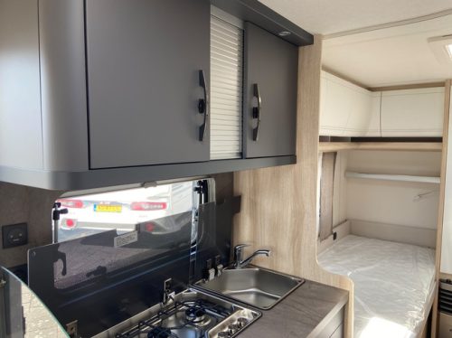 Hobby De Luxe 460 LU photo: 6