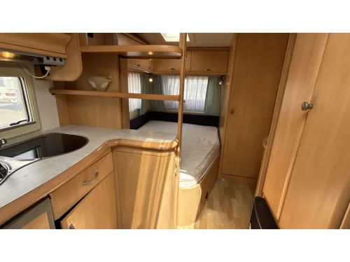 Hobby De luxe Easy 460 UFE franz&ouml;sisches Bett Rundsitzgruppe Toilette Foto: 9