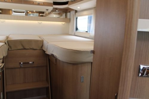 Robust AUTOMATIC 180 hp Malibu I 490 LE by Carthago lift-and single length beds (124 photo: 49