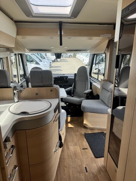 Hymer B MC I 680 &eacute;quip&eacute; d'un puissant Mercedes 9 G Tronic 170 ch AUTOMATIQUE lits jumeaux + lit pavillon (56  photo : 59