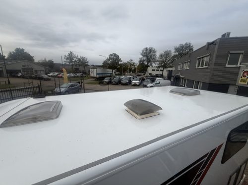 B&uuml;rstner Lineo T 700 Active Euro 6 130 hp only 2,287 miles Queensbed air conditioning large garage flyscreen door camera apple carplay remis plisse photo: 7