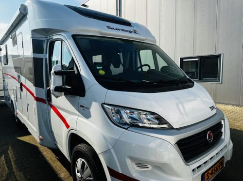 Sunlight T69L Queensbed and pop-top roof in neat condition. photo: 1