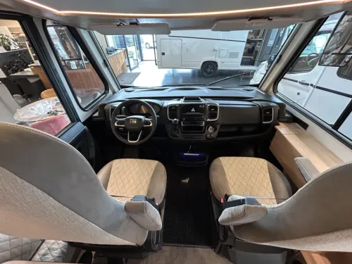 Dethleffs Globebus I 6 Compact Integrated Motorhome photo: 10