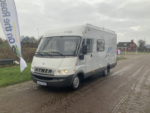Hymer B 584 2.8 JTD 128 HP, Integral, Engine air conditioning, Front lift bed, 3 Isri seats, Long bench, Tow bar, Year 2005 Camper Centrum On the Road at Noorderringweg 4 in Marum.