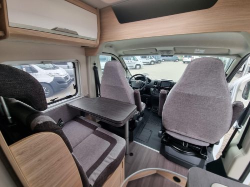 Knaus BoxStar Lifetime 600 ME Camper van Cama transversal foto: 13