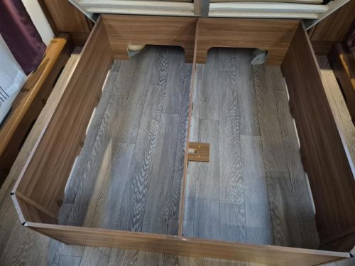 Hobby 540 UFF Nw condition. French bed, mover + Thule awning photo: 15