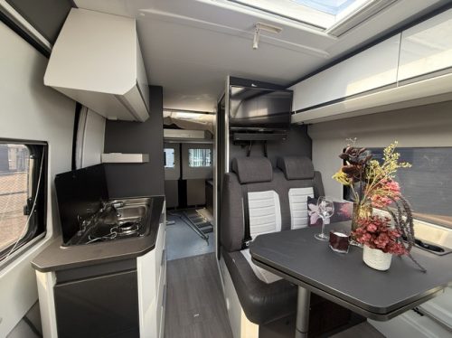 Adria Twin 640 SGX Supreme 9 traps automaat full options 160 pk elktr lengte hefbed luifel trekhaak eltr schotel tv leder foto: 23