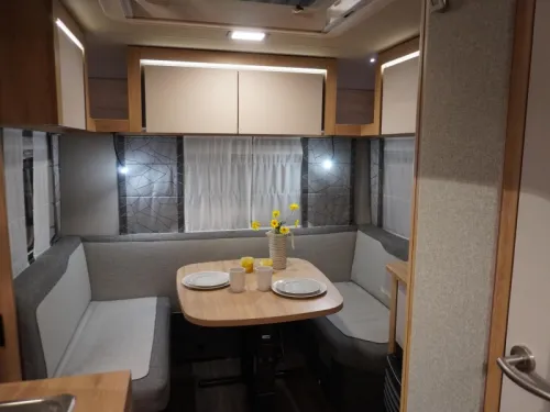 Knaus Sport 460 EU SINGLE BEDS / SPACIOUS SEATING photo: 17