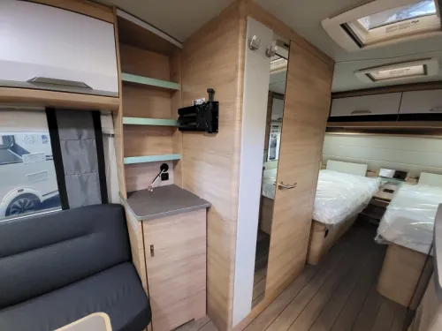 Caravane Knaus Sudwind Black Selection 460 EU super compl&egrave;te d'usine photo : 11