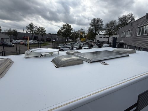 B&uuml;rstner Lyseo T 690 164 CV camas individuales+cama elevable toldo puerta mosquitera portabicicletas panel solar antena el&eacute;ctrica TV remis plisado garaje grande foto: 8