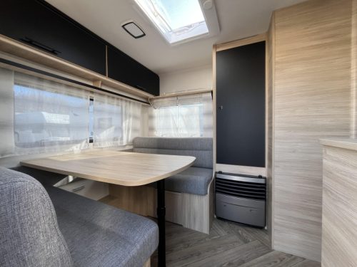 Caravelair Sport Line 492 Unico Verona Prs-voorwand  foto: 2