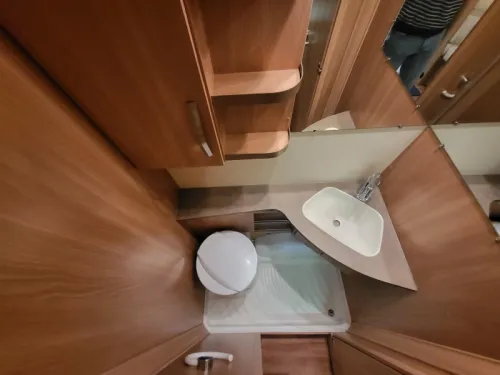 Knaus Sudwind 460 EU avec auvent &agrave; cassette et paroi lat&eacute;rale photo : 6