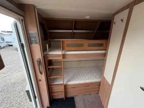 Hobby De Luxe 490 KMF Etagenbett sehr komplett Foto: 16