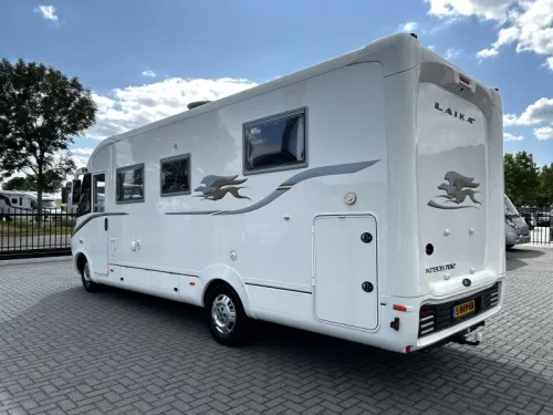 Laika Kreos 7010 French bed/pop-top roof/automatic photo: 3