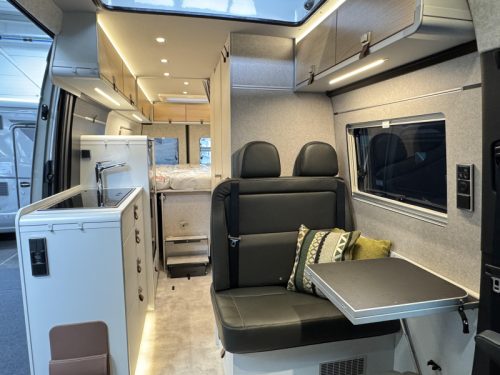 Hymer Grand Canyon S 700 4x4 - toit relevable - lit longitudinal photo: 4