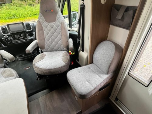 Autocaravana Perfilada Carado T 338 | Control de crucero | Toldo | C&aacute;mara de marcha atr&aacute;s | Ducha | WC | 4 Plazas para dormir | TV con sat&eacute;lite autom&aacute;tico foto: 14