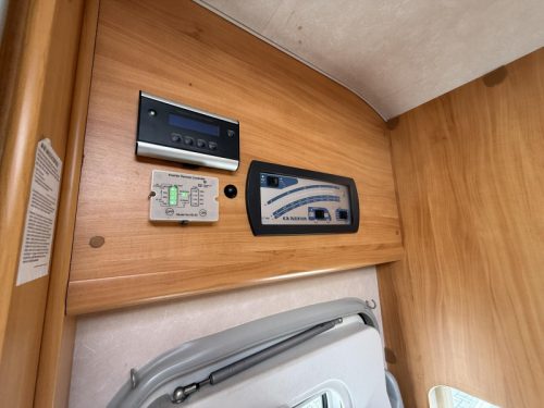 Adria Izola 697 SL Alkoven + L&auml;ngsbetten  Foto: 11