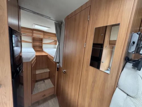 Hymer Exsis-T 588 EX With single beds & Air conditioning photo: 17