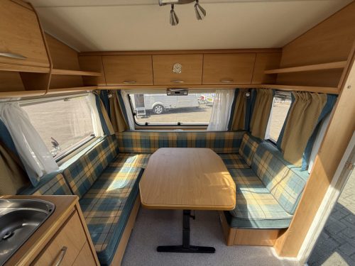 Knaus Sudwind 450 TF Franz&ouml;sisches Bett Rundsitzgruppe Vorzelt  Foto: 6