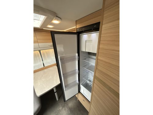 Dethleffs Camper Avantgarde 460 EL FULL OPTIONS-SINGLE BEDS  photo: 8